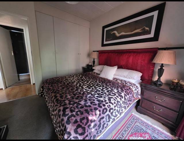 1 BEDROOM APARTMENT FOR SALE IN SUNNINGHILL
